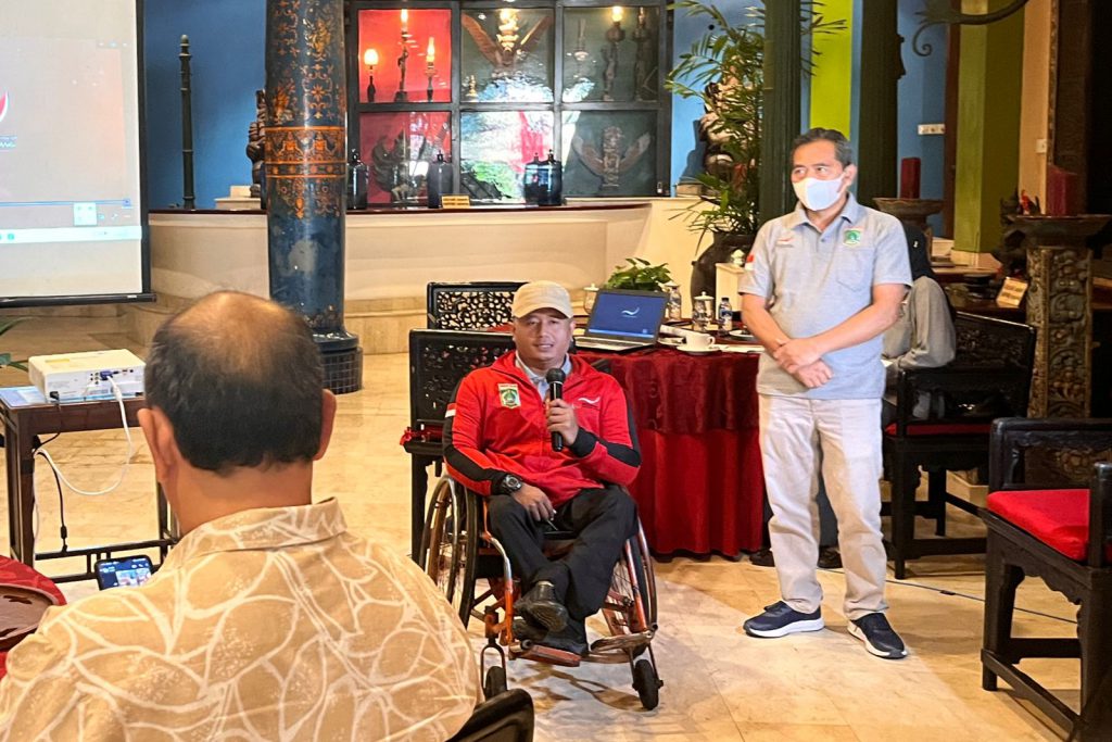 Ketua NPCI Kabupaten Malang, Yukian Agung Effrata, saat memberikan sambutan pada sosialisasi MPE. (bim) - Pacu Minat Olahraga Disabilitas, NPCI Kabupaten Malang Gelar Malang Paragame Eksibisi