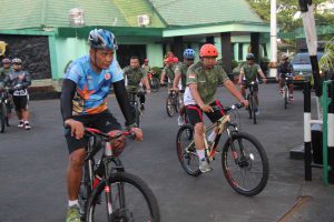 Kodim 0833 gowes bareng jaga ketahanan dan imunitas tubuh. (ist) - Kodim 0833 Gowes Bareng Jaga Ketahanan dan Imunitas Tubuh