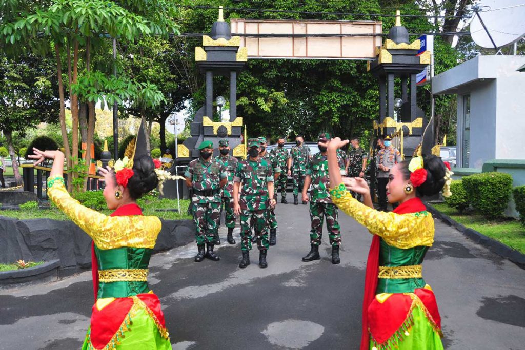 Danrem 083/BDJ Dampingi Pangdam V/Brw Kunjungan Kerja ke Kodim 0821/Lumajang