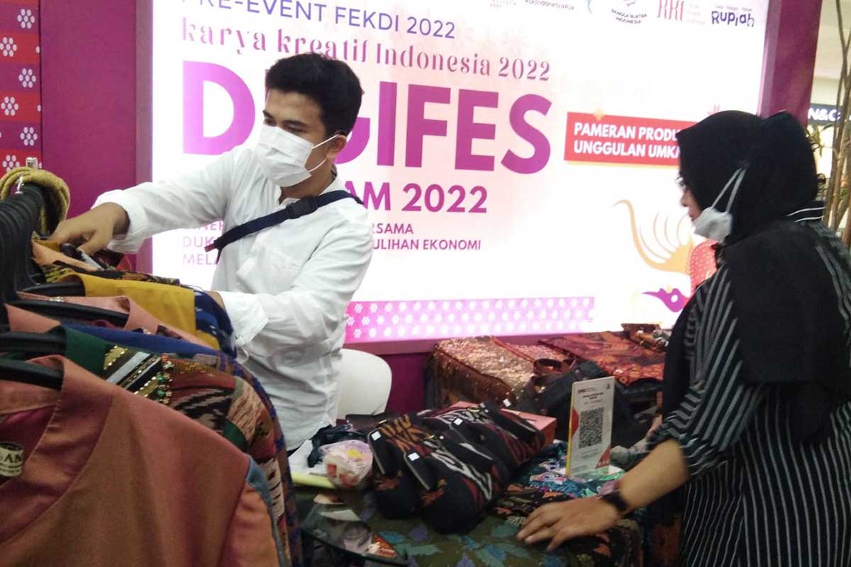 Kurasi produk UMKM, salah satu rangkaian kegiatan DIGIFES BI Ngalam 2022, dengan menampilkan berbagai produk lokal. (ist) - DIGIFES BI Ngalam 2022 Dukung Pemulihan Ekonomi Nasional melalui Digitalisasi