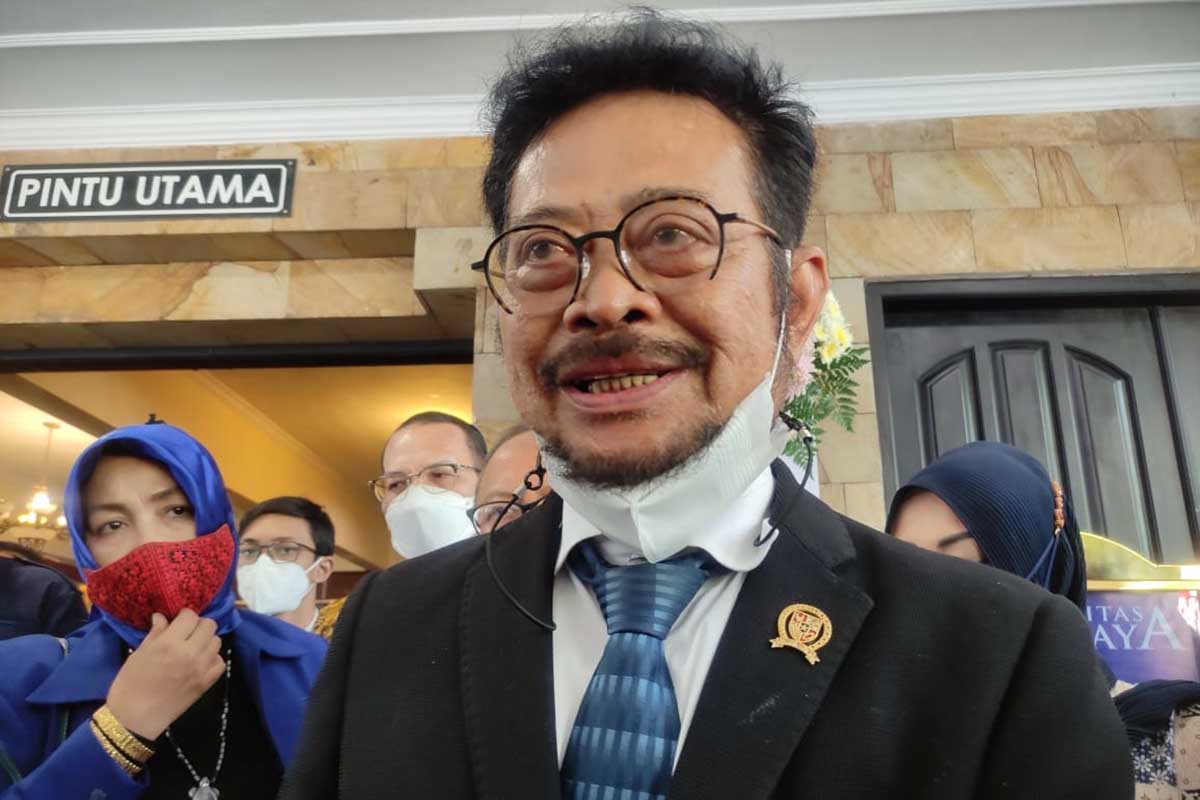 Mentan Syahrul Yasin Limpo, menjawab pertanyaan awak media. (rhd) - Mentan Prioritas Vaksin Zona Merah PMK, Wacana Ganti Rugi Rp10 juta
