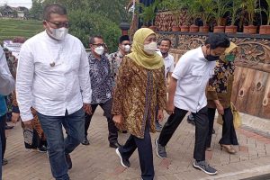 Menteri Desa PDTT didampingi Gubernur Jawa Timur Khofifah Indar Parawansa dan Wakil Bupati Malang Didik Gatot Subroto. (Ist) - Kabupaten Malang Masih Menjadi Tolak Ukur Produksi Anggrek Terbaik Se-Indonesia