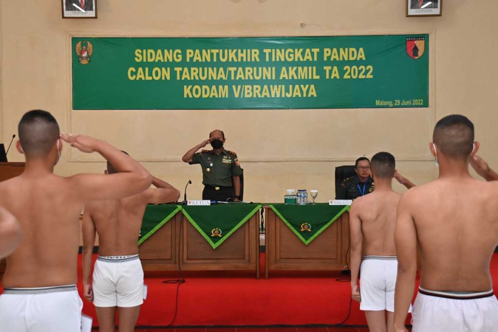 PIMPIN SIDANG: Pangdam V/Brawijaya Mayjen TNI Nurchahyanto M.Sc memimpin sidang Pantukhir Tingkat Panda Calon Taruna/Taruni Akmil TA. 2022 Kodam V/Brawijaya di Dodikjur Rindam V/Brawijaya Malang - Pangdam V/Brawijaya Pimpin Sidang Pantukhir Tingkat Panda Calon Taruna/Taruni Akmil 2022