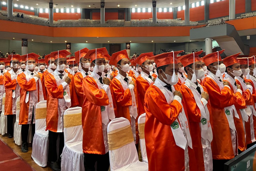 Para siswa jenjang SMP Islam Sabilillah Malang dalam pelepasan SISMA Tahun Pelajaran 2021/2022. (bim) - Cetak Generasi Pemimpin Peradaban, LPI Sabilillah Malang Lepas 492 Siswa SISMA