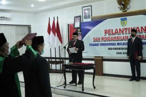 Pelantikan dan pengambilan sumpah atau janji pejabat fungsional melalui penyetaraan jabatan pada Pemerintah Kabupaten Kediri, Senin 30 Mei 2022. (Memo X/mam) - Mas Dhito Buka Lebar Kompetisi Promosi Jabatan Bagi ASN