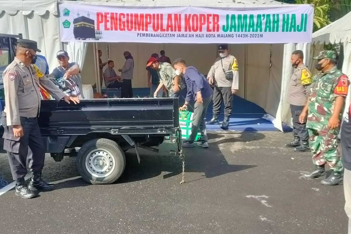 Pengumpulan koper calon jemaah haji di mini block office. (ist) - Calon Jemaah Haji Kota Malang Bakal Diberangkatkan 12-13 Juni - Koper dikumpulkan di Mini Block Office