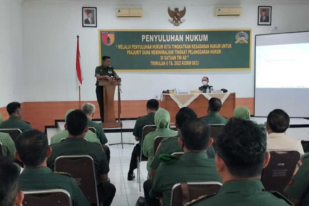 Penyuluhan hukum pada anggota Kodim 0833 Kota Malang. (ist) - Minimalisir Pelanggaran, Kodim 0833 Berikan Penyuluhan Hukum pada Anggota