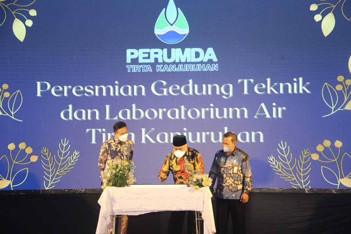 Peresmian Gedung Teknik dan Laboratorium Air Perumda Tirta Kanjuruhan. (ws6) - Resmikan Gedung Teknik dan Laboratorium Air, Tirta Kanjuruhan Komitmen Tingkatkan Pelayanan Pelanggan