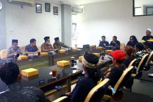 Pimpinan DPRD Kabupaten Blitar bersama Komisi III Menerima perwakilan massa GPI. (Memo X/fjr) - DPRD Kabupaten Blitar Segera Bentuk Pansus Hoaks Dana Hibah 229 M