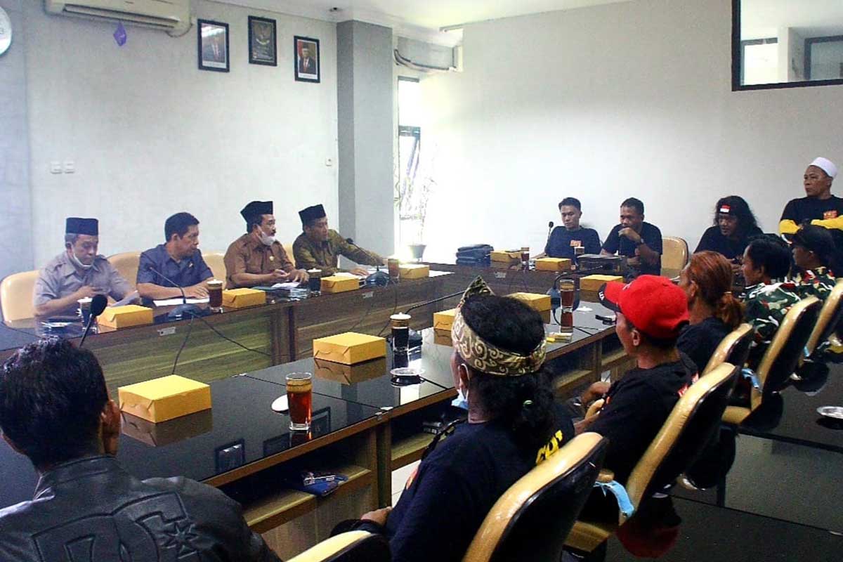 Pimpinan DPRD Kabupaten Blitar bersama Komisi III Menerima perwakilan massa GPI. (Memo X/fjr) - DPRD Kabupaten Blitar Segera Bentuk Pansus Hoaks Dana Hibah 229 M