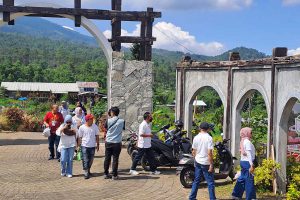 Pintu gerbang masuk Bon Desa Tulungrejo. (dik) - Desa Wisata Tulungrejo,  Gandeng Biro Perjalanan Untuk Tingkatkan Kunjungan