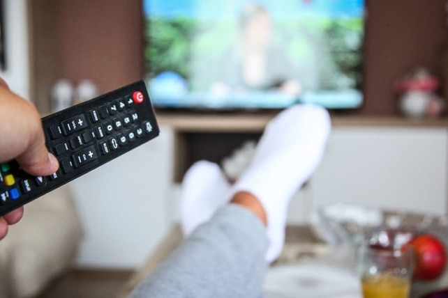 Menikmati kelebihan TV digital.