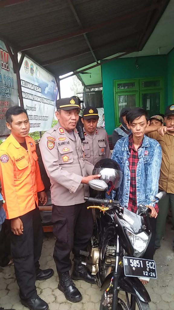 Roni yang berhasil diselamatkan - Akhirnya Roni, Pendaki Bromo yang Hilang Ditemukan Selamat