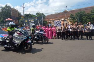 Sambut HUT Bhayangkara, Polresta Malang Kota  Bagikan 500 Paket Sembako