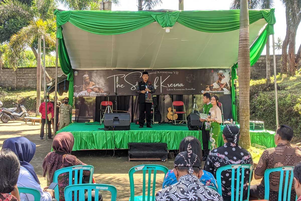 Sekda Kabupaten Blitar Izul Marom, membuka Festival Kresnayana VII. (leh) - Sekda Kabupaten Blitar Buka Rangkaian Acara Festival Kresnayana VII