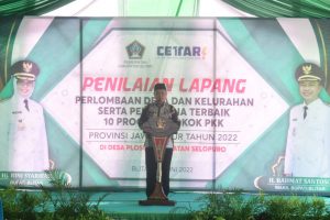 Sekda Kabupaten Blitar menyampaikan sambutan penilaian lapangan perlombaan Desa dan program PKK Jatim. (leh) - Desa Ploso Jadi Jujugan Tim Penilai Lomba Desa Jatim, Begini Harapan Sekda