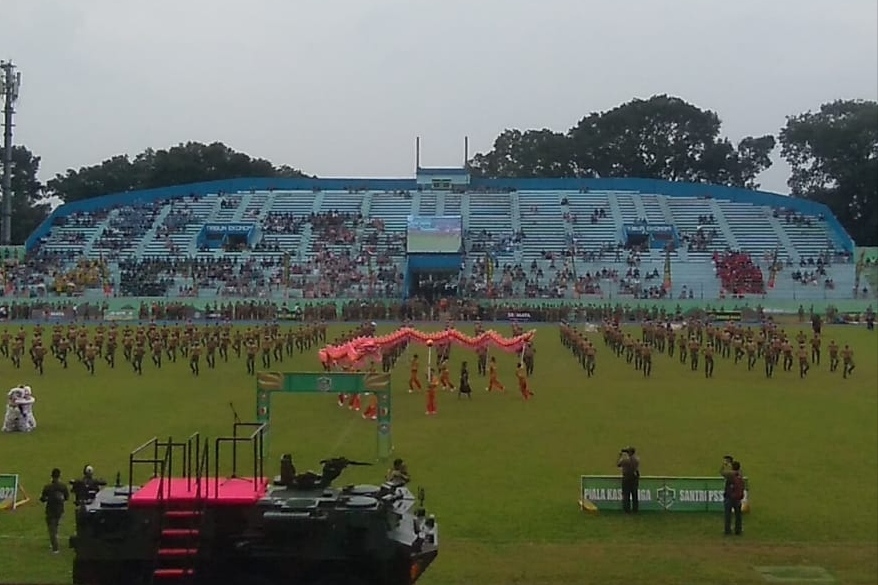 Suasana pembukaan Liga Santri Piala Kasad 2022. (ws6) - KASAD Buka Liga Santri di Jombang, Danrem 083/Bdj Buka di Gajayana Malang