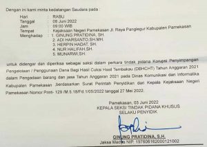 Surat pemanggilan pemeriksaaan yang diterbitkan Kejari Pamekasan. (srd) - Kejari Kembali Agendakan Pemeriksaan Pejabat Diskominfo Pamekasan