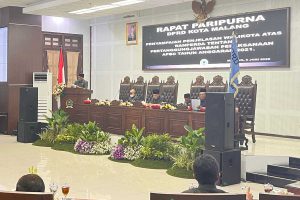 Wakil Wali Kota Malang, Sofyan Edi Jarwoko, saat menyampaikan pertanggungjawaban pelaksanaan APBD 2021. (bim) - Pemkot Malang Sampaikan Pertanggungjawaban Pelaksanaan APBD 2021 kepada DPRD