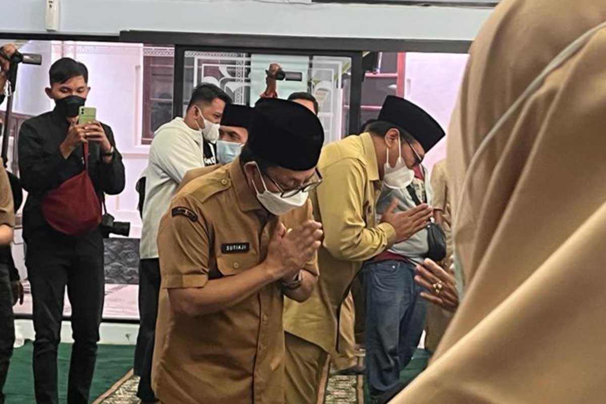 Wali Kota Malang, Drs H Sutiaji, saat pelepasan jamaah haji ASN di lingkungan Pemkot Malang. (bim) - Sudah Ajukan Cuti, Sutiaji Siap Naik Haji