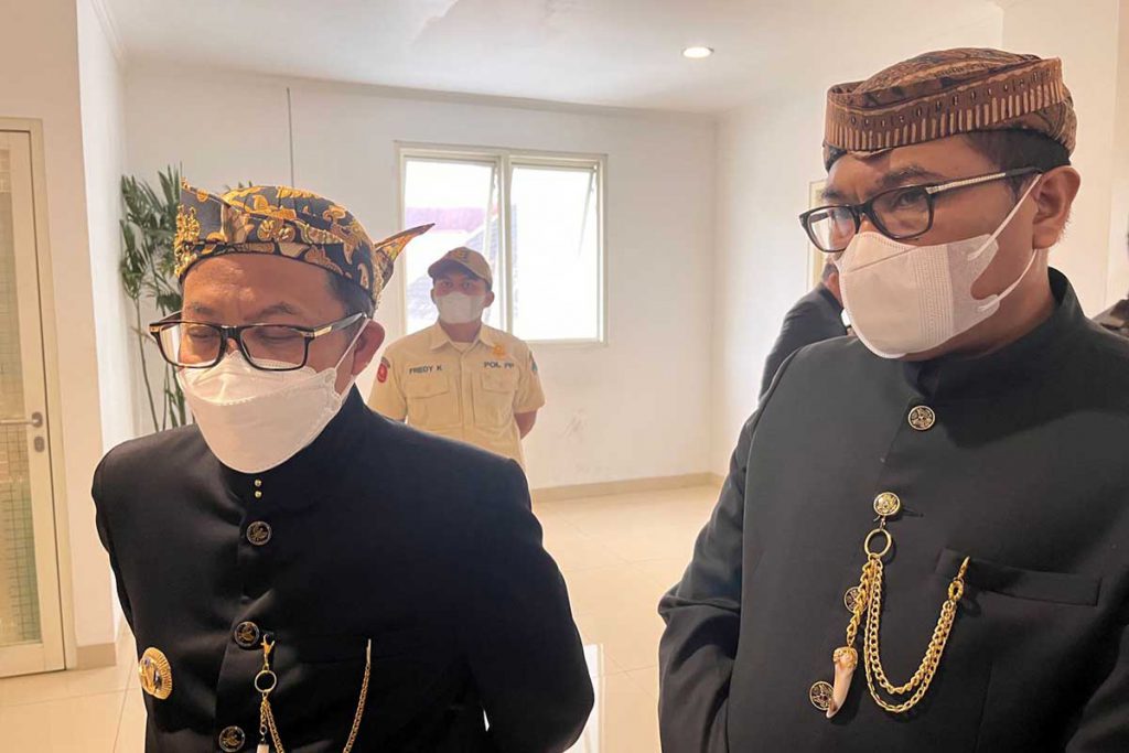 Wali Kota Malang, Sutiaji, didampingi Wakil Wali Kota, Sofyan Edi, saat menjawab pertanyaan awak media. (bim) - Amanat Presiden, Forkopimda Kota Malang Ajak Aktualisasikan Nilai-nilai Pancasila dalam Kehidupan