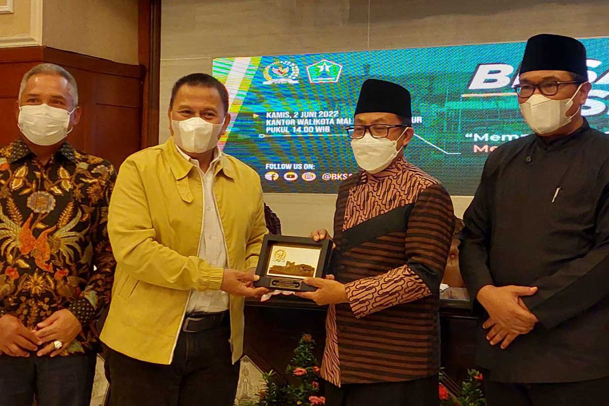 Wali Kota Malang, Sutiaji, saat menerima kunjungan Badan Kerja Sama Antarparlemen (BKSAP) DPR RI di Ruang Sidang, Balai Kota Malang. (ist) - Pendidikan Karakter Menyejahterakan Pilar Pencapaian SDGs