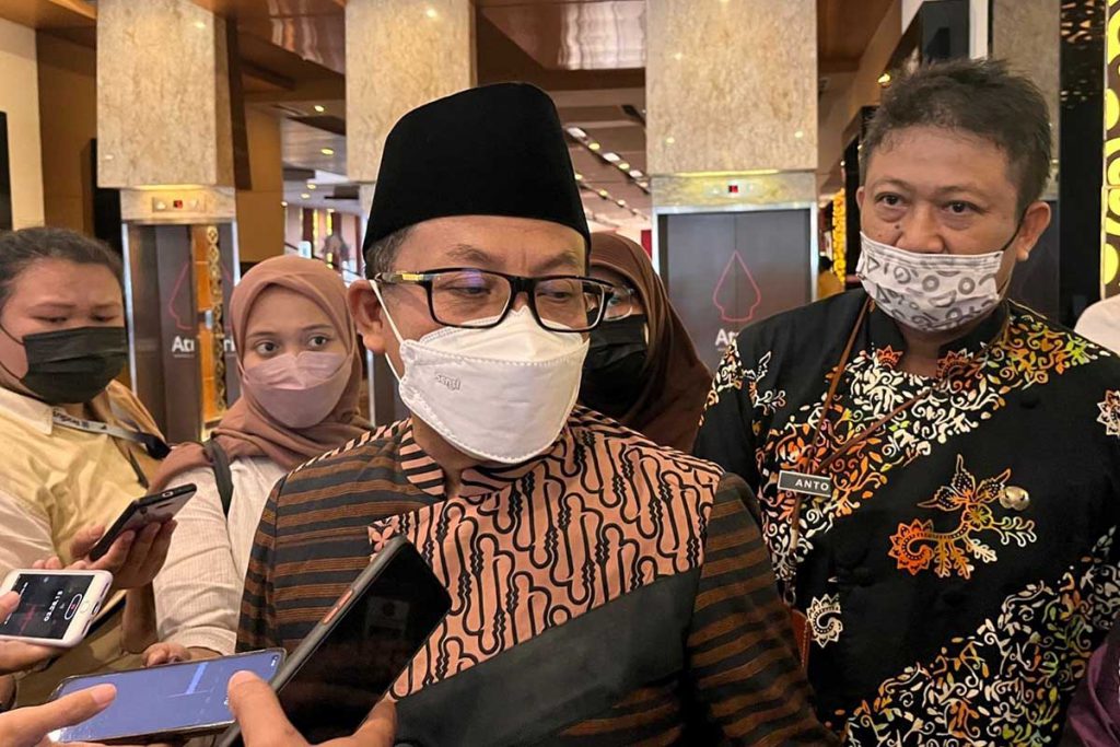 Wali Kota Malang, Sutiaji, saat menjawab pertanyaan awak media. (bim) - Wabah PMK Tidak Mempengaruhi Tingkat Produksi Susu
