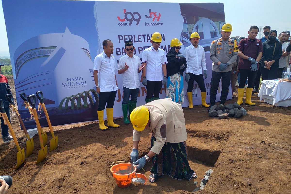 Wali Kota Malang, Sutiaji, saat peletakan batu pertama Masjid Jannah 99. (ist) - Wali Kota Malang Letakkan Batu Pertama Masjid Jannah 99 - Sebagai Bentuk Percepatan Pembangunan Wilayah Timur