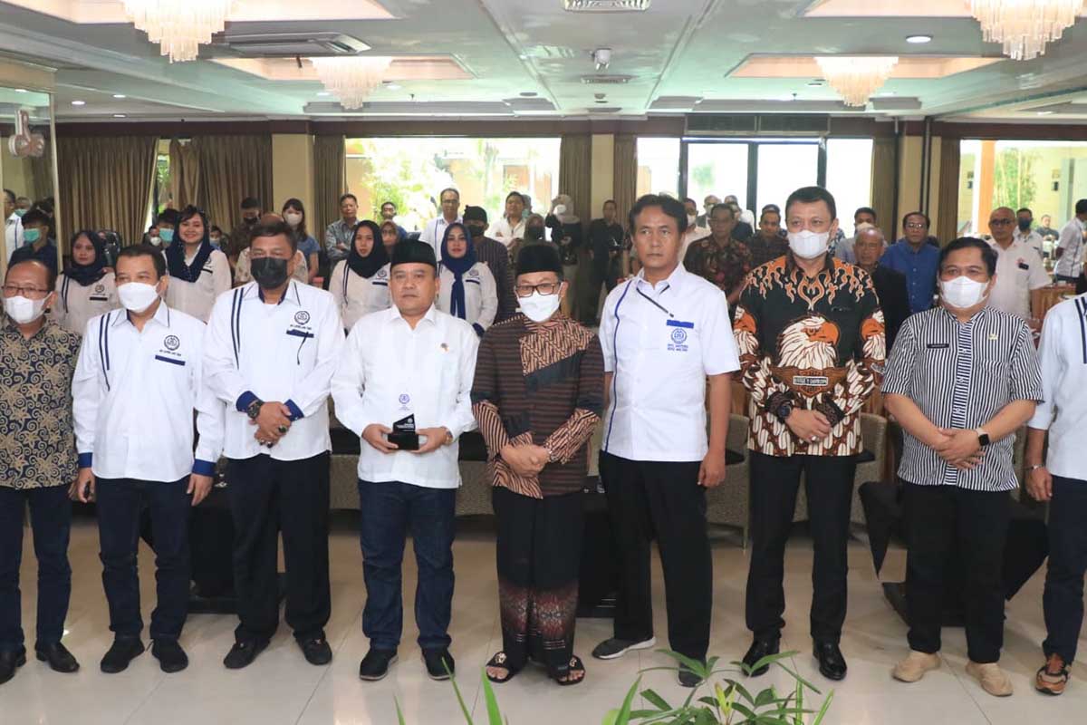 Walikota Malang, Sutiaji bersama jajaran dan penyedia jasa kontruksi. (ist) - Walikota Dorong Jasa Kontruksi Kota Malang Penuhi Syarat