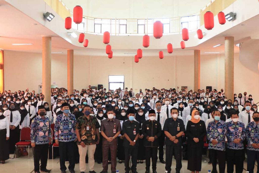 Walikota Malang bersama 344 PPPK Guru Tahap II. (wul) - Walikota Malang Angkat 344 PPPK Guru Tahap II