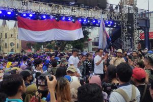Walikota Malang membuka 'Rise and Shine Kayutangan Heritage' di ruas Jalan Basuki Rahmat. (rhd) - Warga dan Komunitas Tumplek Blek Bangkit dan Bersinar Rayakan Malang 108