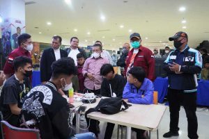 Wawali Batu meninjau kegiatan seleksi Atlet E-Sport. (ist) - 15 Atlet Cabor E-Sport Akan Wakili Kota Batu
