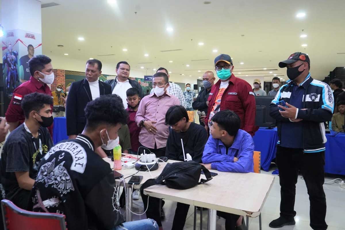 Wawali Batu meninjau kegiatan seleksi Atlet E-Sport. (ist) - 15 Atlet Cabor E-Sport Akan Wakili Kota Batu