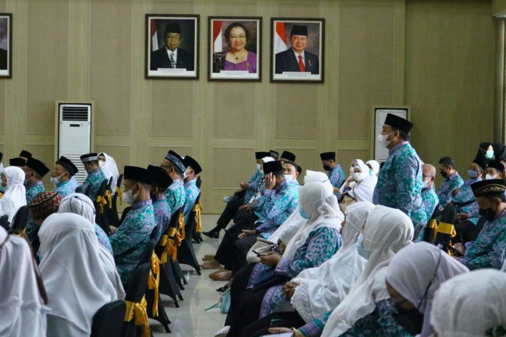Jamaah haji Kota Batu menyimak arahan Wawali Batu. (ist).