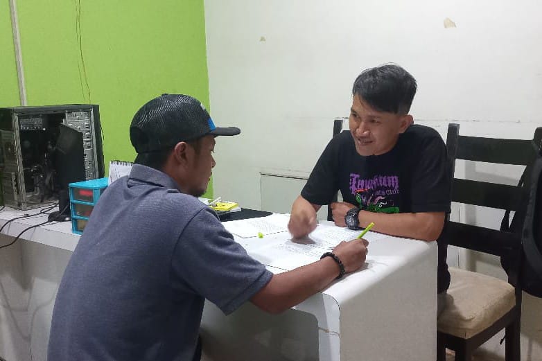 Kegiatan pengambilan formulir di tempat pendaftaran. (dik) - BGC Ajak Warga Batu yang Berpotensi Jadi Pemandu Wisata