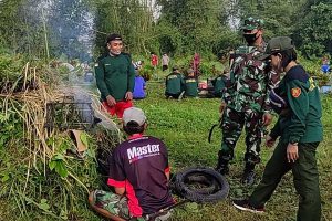 Babinsa-Linmas-masyarakat kerja bakti bersihkan TPU Bumiayu. (ist) - Babinsa-Linmas-Masyarakat Kerja Bakti Bersihkan TPU Bumiayu