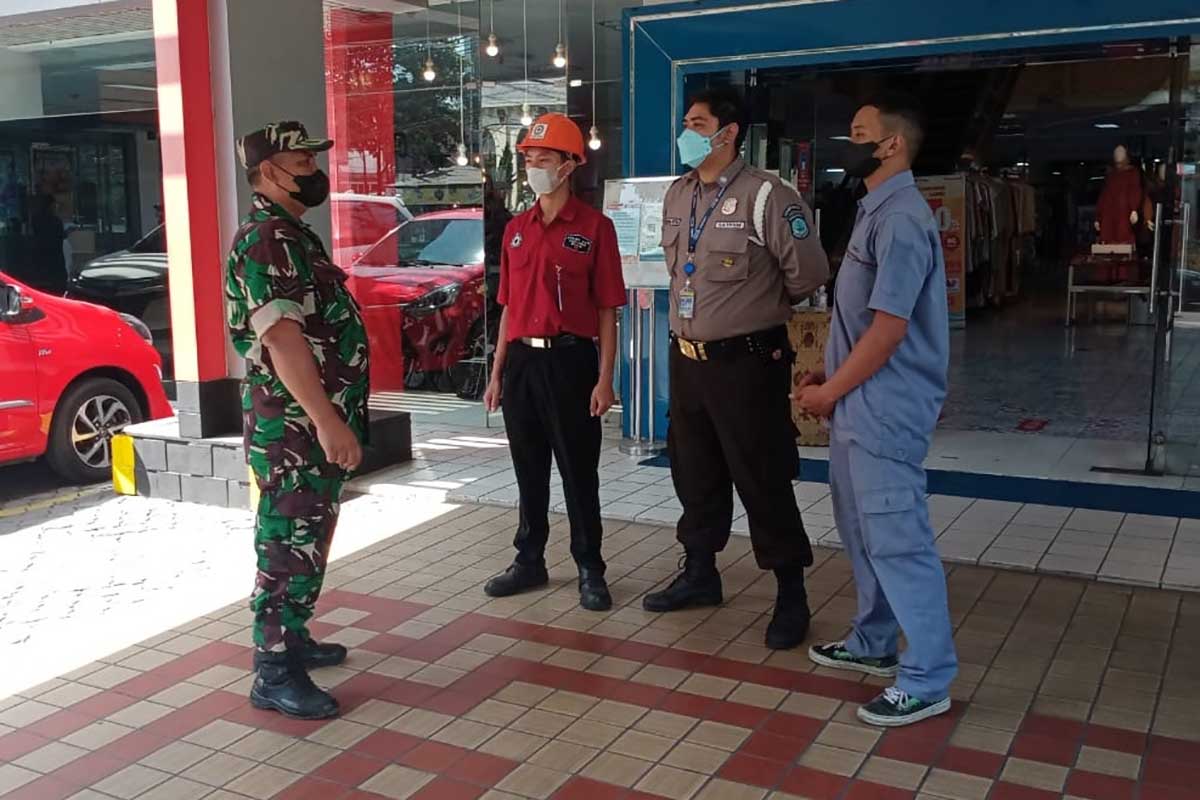 Babinsa ingatkan kru Sarinah Plaza waspada tindak kriminalitas. (ist) - Cipta Kondisi, Babinsa Ingatkan Sarinah Plaza Waspada Tindak Kriminalitas