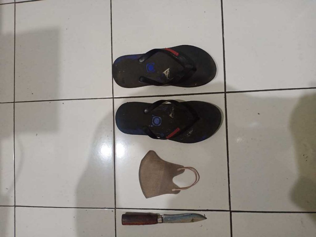 Barang bukti yang berhasil diamankan kepolisian. (ist) - Berawal Adu Mulut, Pemuda Kedungkandang Tewas Ditikam