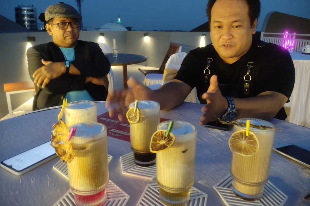 Beragam jenis contoh minuman kopi mix yang tersaji di Kateko Malang. (rhd) -