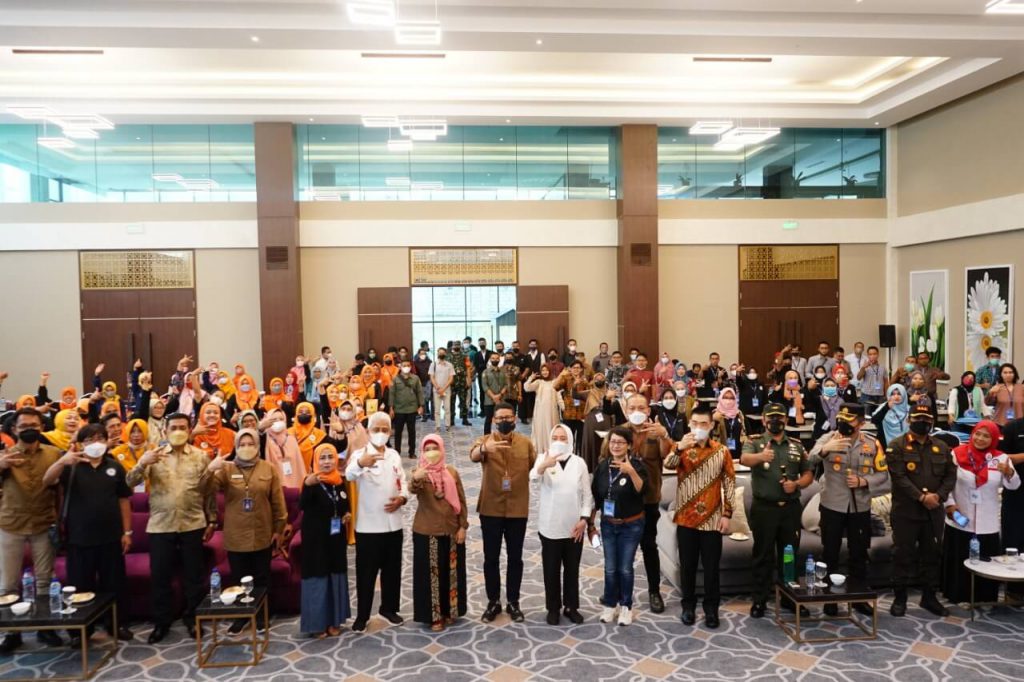 bupati bojonegoro anna muawanah bersama menparekraf sandiaga salahuddin uno