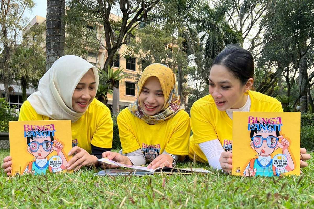 Dari kiri ke kanan: Dr dr Nanda Wahyu Anandita, Sp M(K), Dr dr Lely Retno Wulandari Sp M (K) dan Dr dr Dhelya Widhasmara Sp DV (K) - Tiga Dokter FK UB Membuat Komik Berisi Pesan Kesehatan Mata