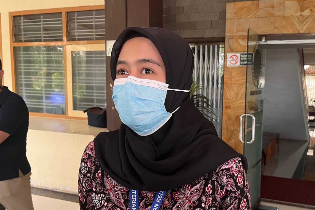Divisi Pengelolaan Alumni LPDP, Laily Wido Mawarni, saat menjawab pertanyaan awak media. (bim) - Wawali Apresiasi Pengabdian Alumni LPDP Kepada Pelaku UMKM