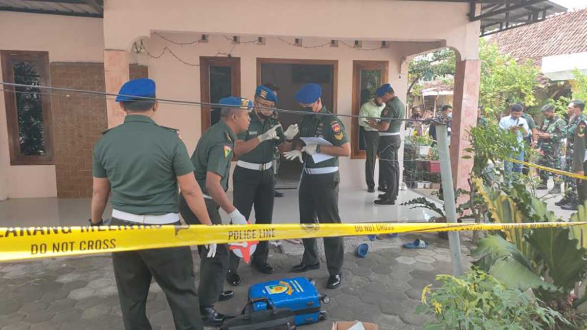 Evakuasi Kopda Muslimin. (ist) - Kronologi Meninggalnya Kopda Muslimin, Anggota TNI yang Sewa Orang Tembak Istrinya