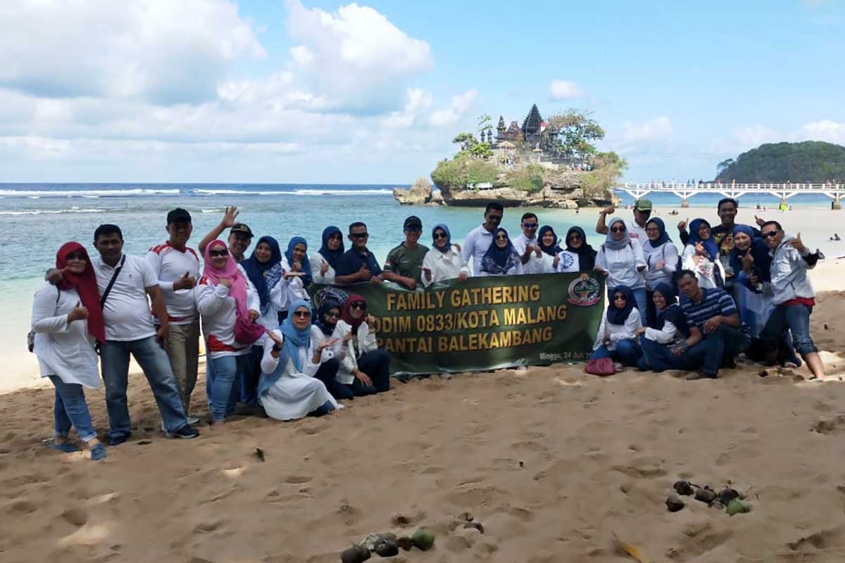 Family Gathering Kodim 0833 di Pantai Balaikambang. (ist) - Pererat Kekeluargaan, Kodim 0833 Gelar Family Gathering di Pantai Balaikambang