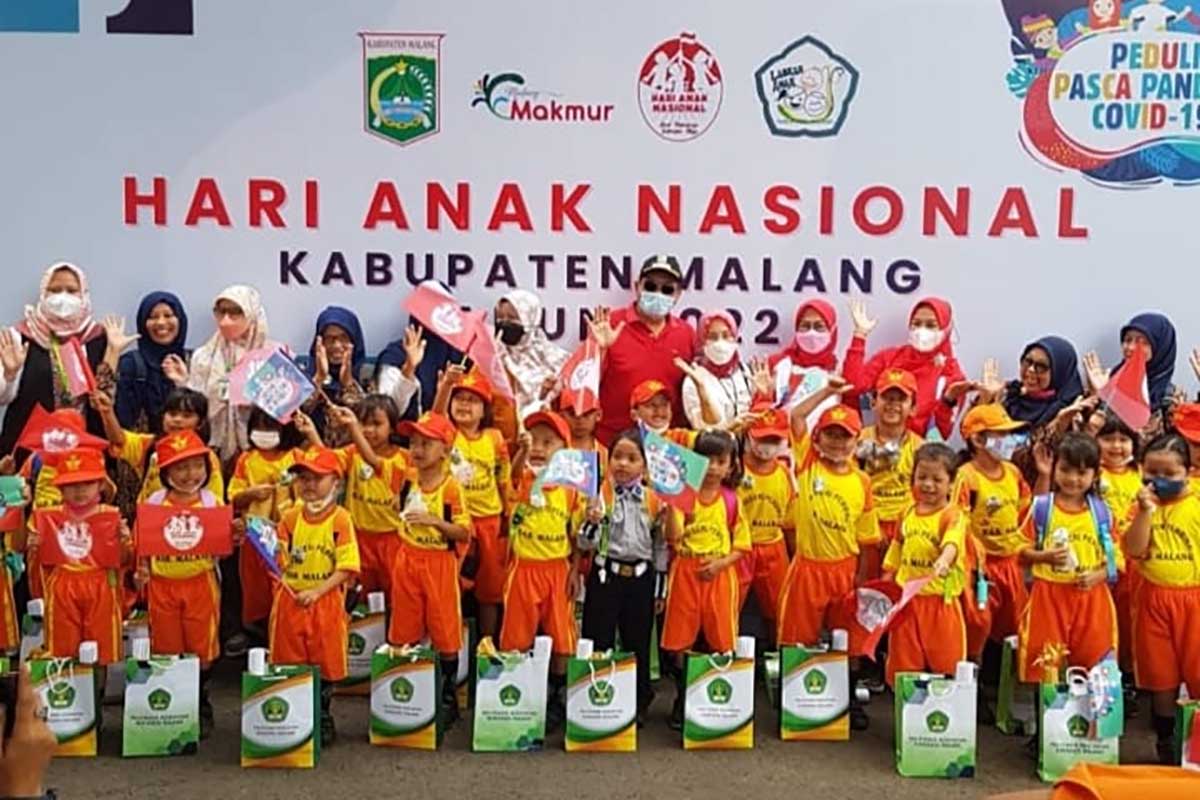 Foto bersama di acara Malang Regency Ekskul Vaganza di Pendopo panji. (ws6) - Kualitas Anak Tergantung Dari Pola Asuh Orangtua