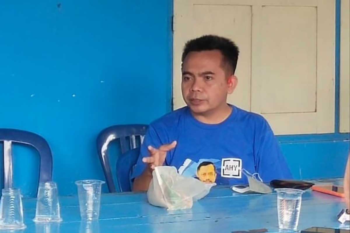 Gus Sentot saat diwawancarai oleh sejumlah media. (ful) - Gus Sentot Ikut Uri-uri Budaya Leluhur