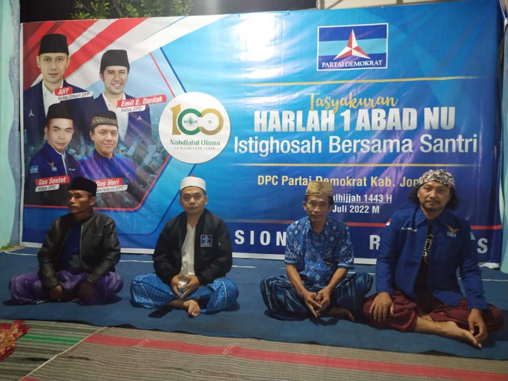 Gus Sentot bersama jajaran pengurus Partai Demokrat Jombang. (ful) - Partai Demokrat Gelar Istighosah Satu Abad Harlah NU - Gus Sentot: Partai Demokrat Nasionalis dan Religius