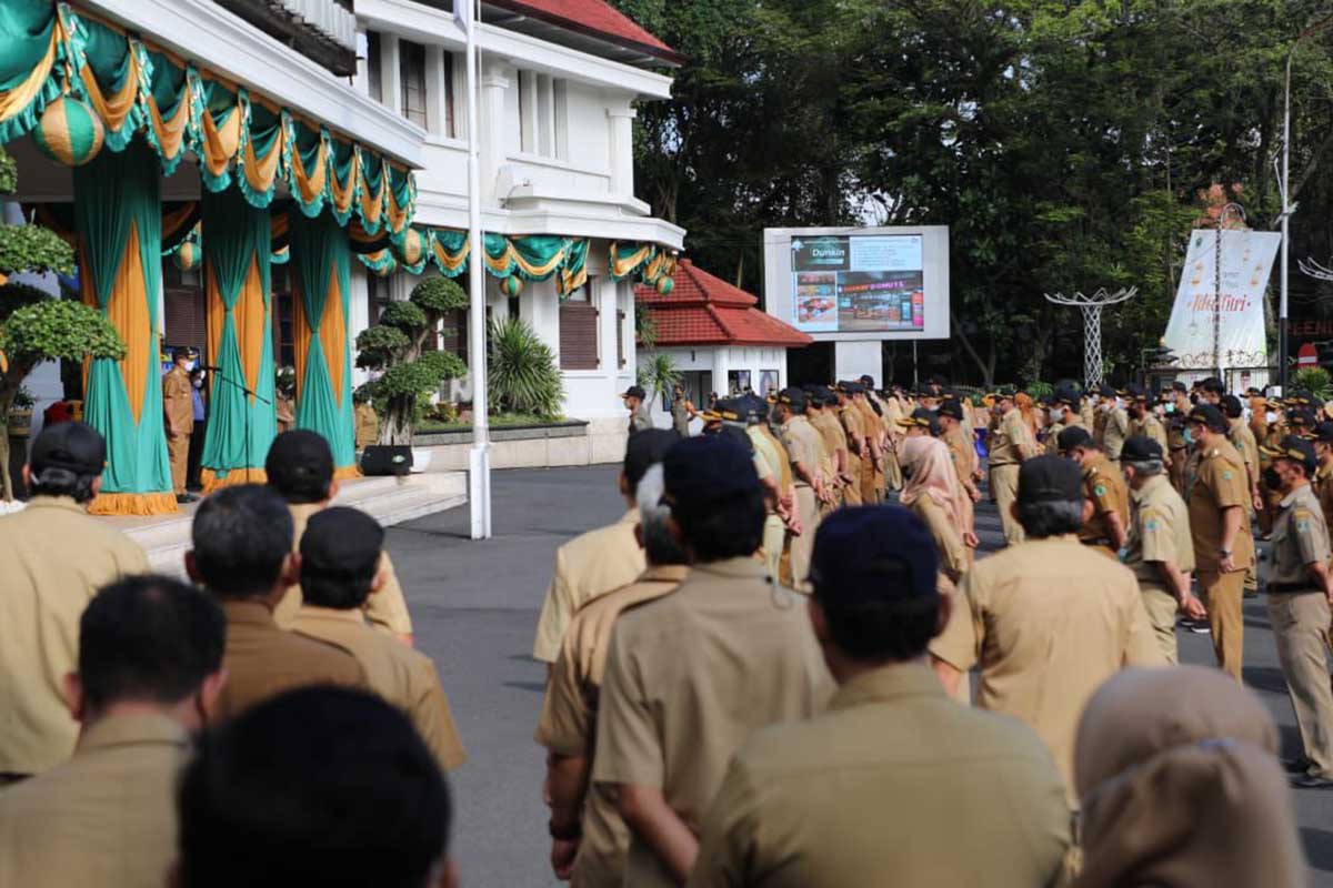 Ilustrasi, ASN di lingkungan Pemkot Malang saat melaksanakan upacara apel dengan pimpinan. (ist) - Total Pendaftar Seleksi Terbuka JPT Pratama Mendekati Prediksi