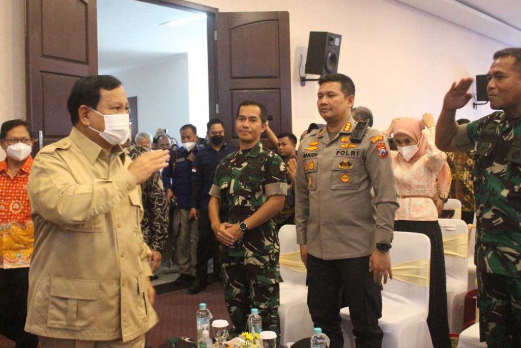 Jajaran TNI-Polri turut hadir mendampingi Menhan Prabowo Subianto. (ist) - Menhan Prabowo Dorong Peran Akademisi Cetak SDM Unggul Ketahanan Nasional