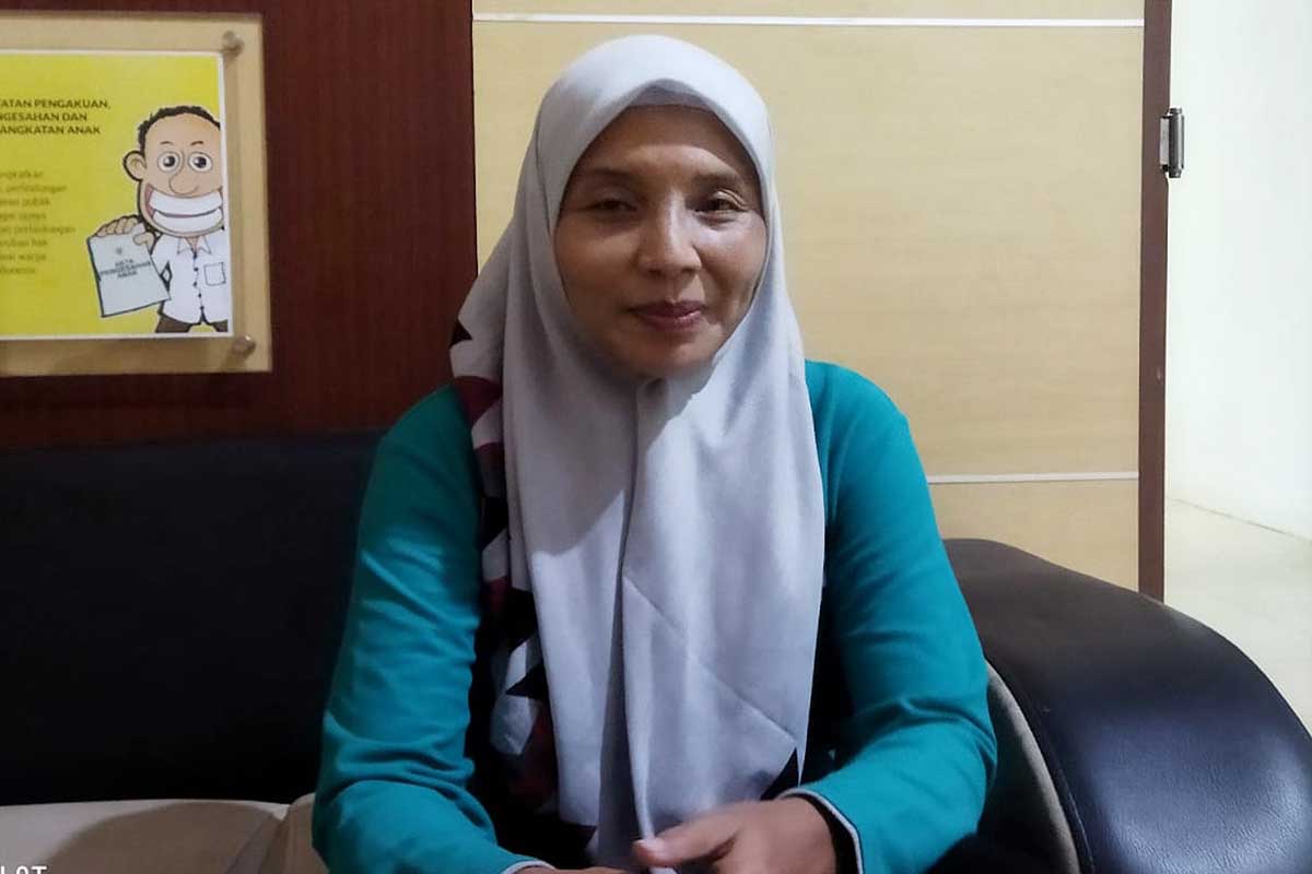 Kadis Dispendukcapil Kabupaten Jember, Isnaini Dwi Susanti, saat dikonfirmasi awak media di kantornya. (yas) - Dispendukcapil Jember Utamakan Pelayanan Terbaik Untuk Masyarakat